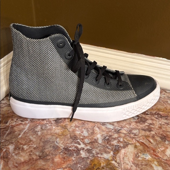 Converse Chuck Taylor Black and White Textured Hi Top Sneakers-Sz 7.5 - Picture 3 of 10
